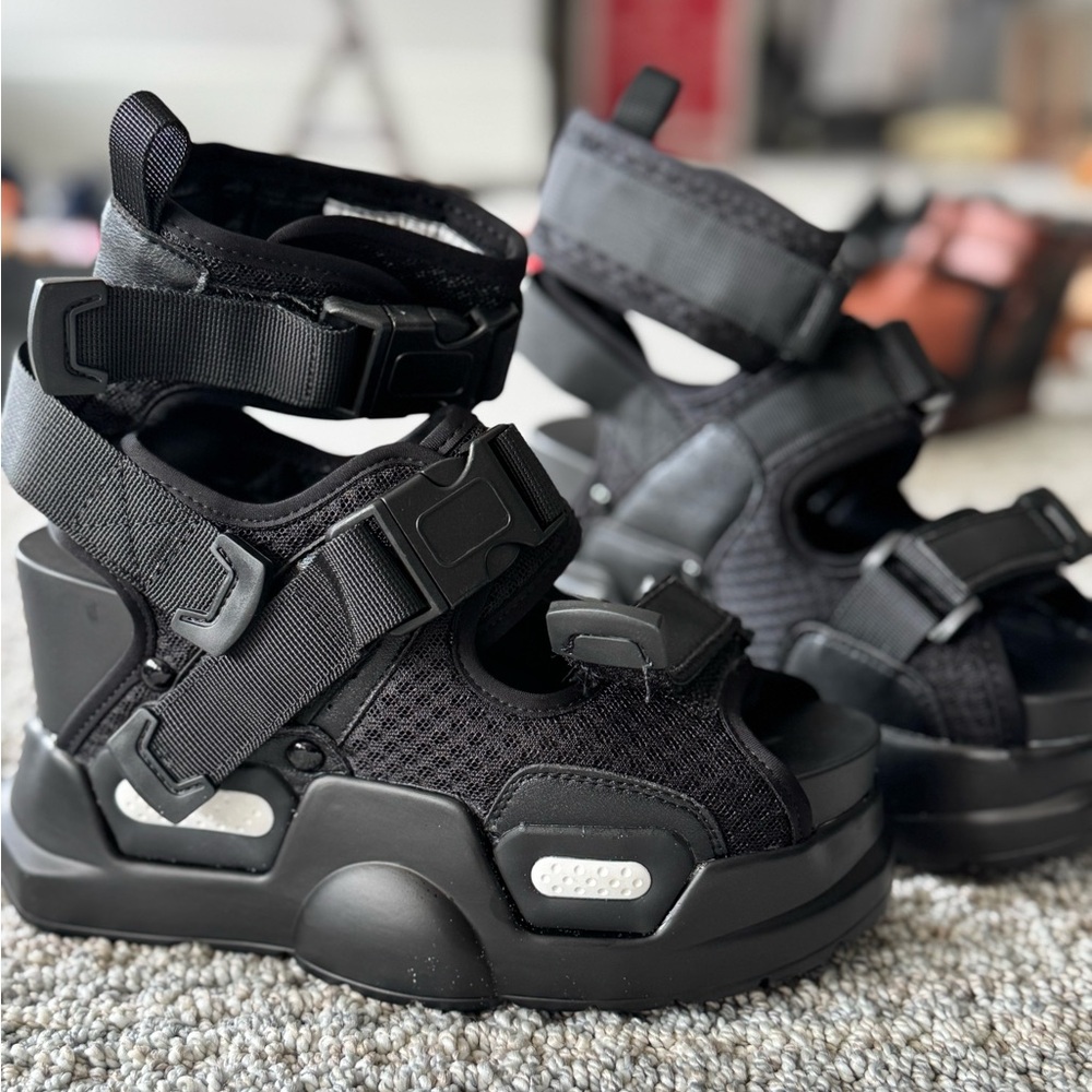 Black Platform Shoes with Chunky Sole and Adjustable Straps